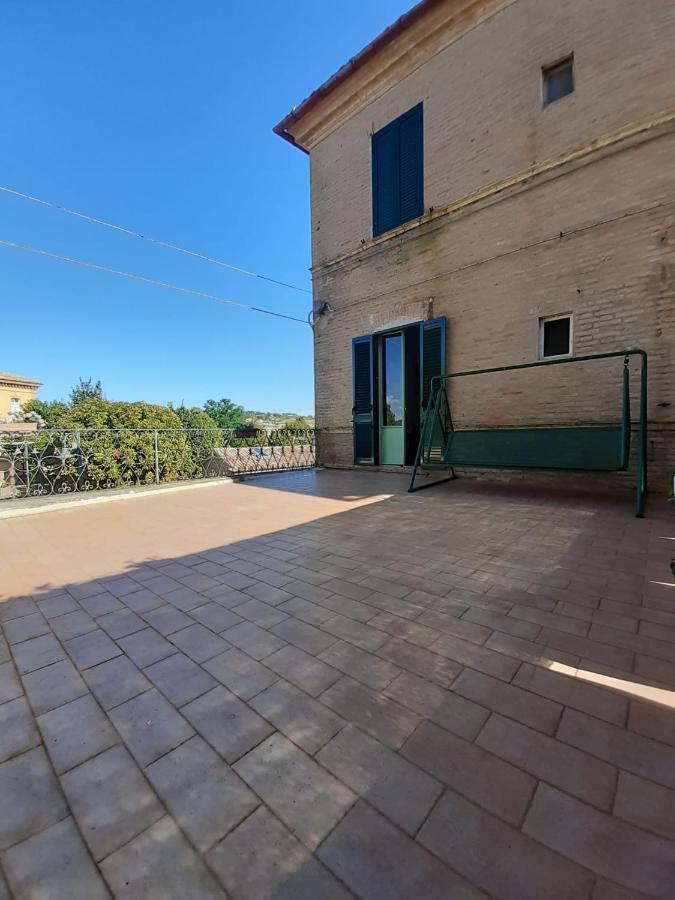 Palazzo Tuemi Apartment Castelplanio ภายนอก รูปภาพ